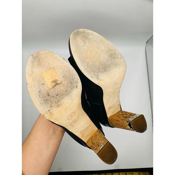 Chanel Black Leather CC Logo Silver Chain Peep Toe Cork Heel Pumps Shoes sz 39.5 - Picture 9 of 14